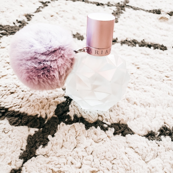Ariana Grande Other - Ariana Grande Perfume